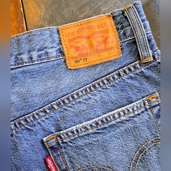 Levi's 501 shorts with frayed hem / distressed, cutoff look - size 25 - Picture 6 of 7